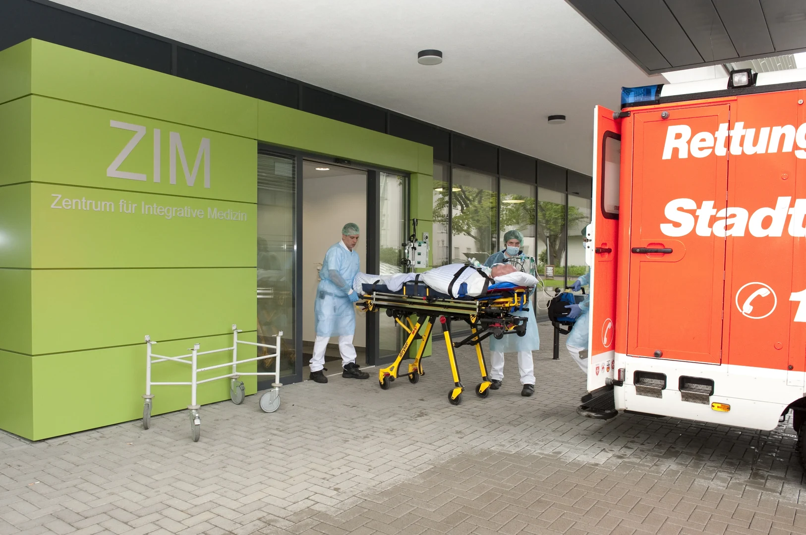 Einzug in das Zentrum für Integrative Medizin (ZIM):