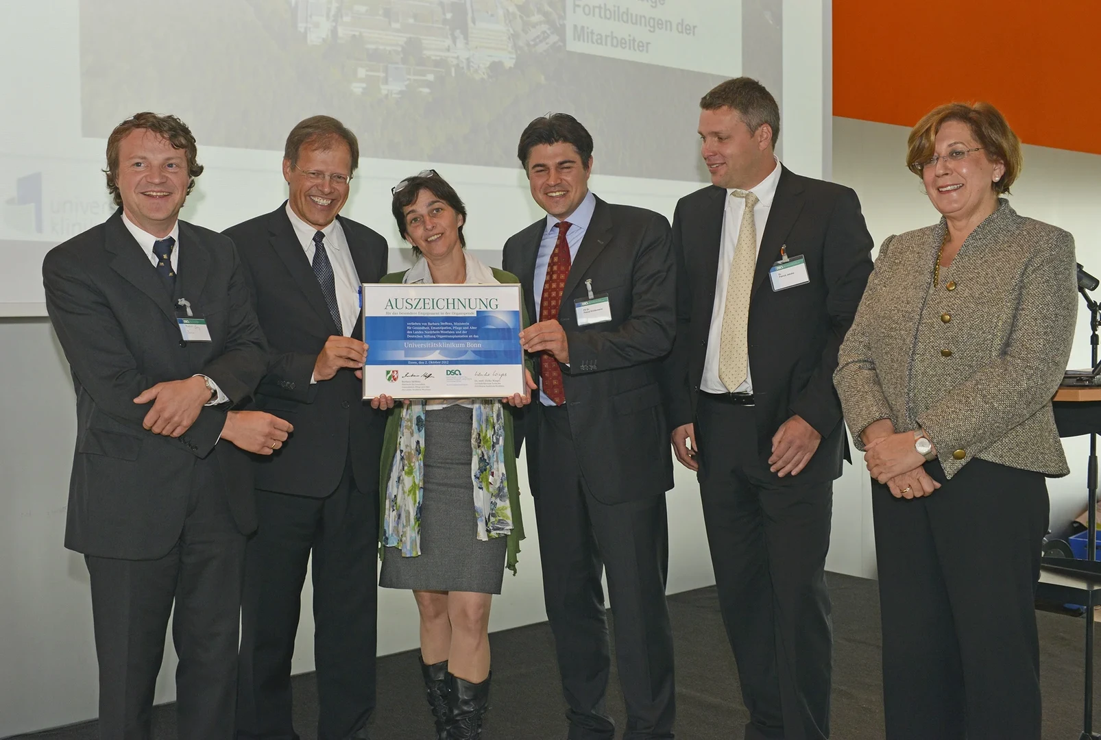 Überreichung der Urkunde: