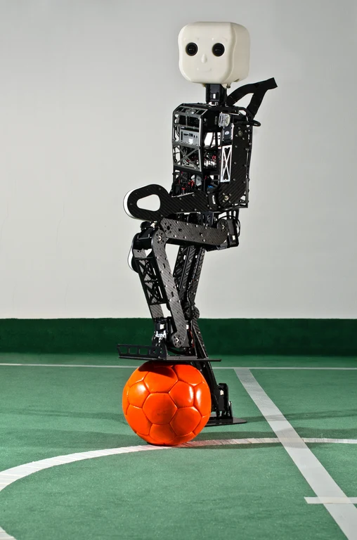 Der neue Fußballroboter "NimbRo-OP"