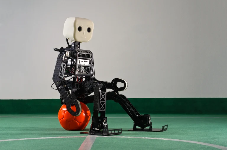 Der neue Fußballroboter "NimbRo-OP"