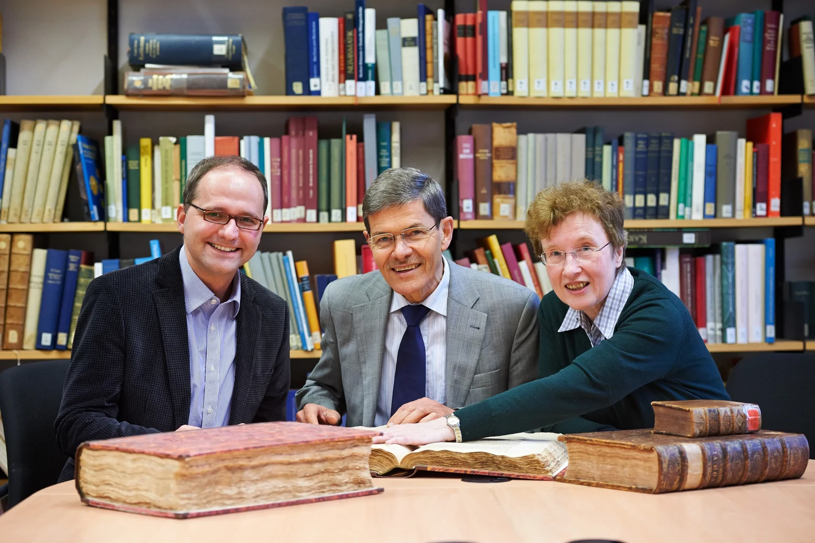 Lektüre der Edition europäischer Friedensverträge von Jean DuMont aus dem 18. Jahrhundert: