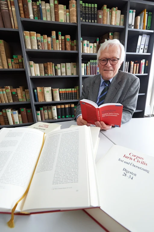 Der Rechtswissenschaftler Prof. em. Dr. Rolf Knütel