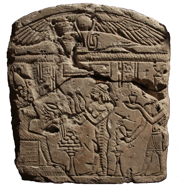 Griechisches & Ägyptisches auf einer Stele