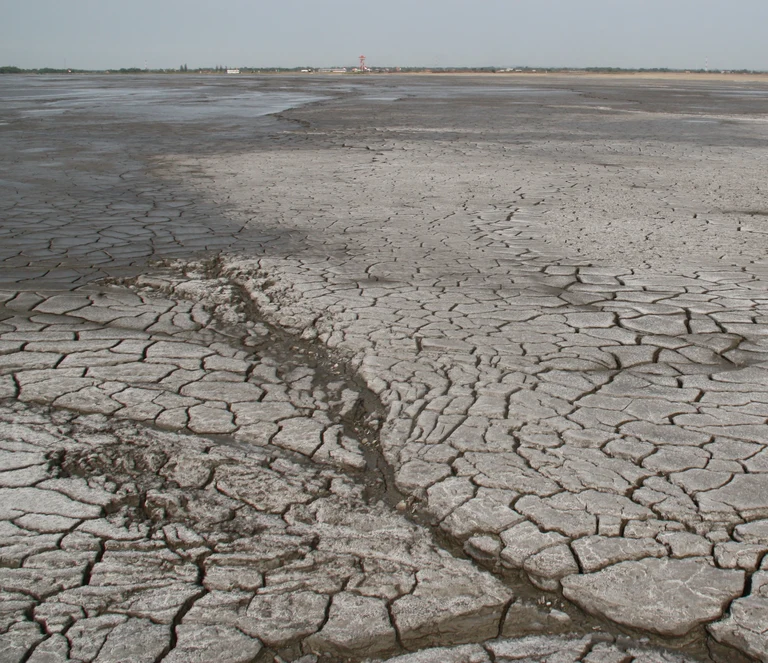 Schlamm - so weit das Auge reicht: