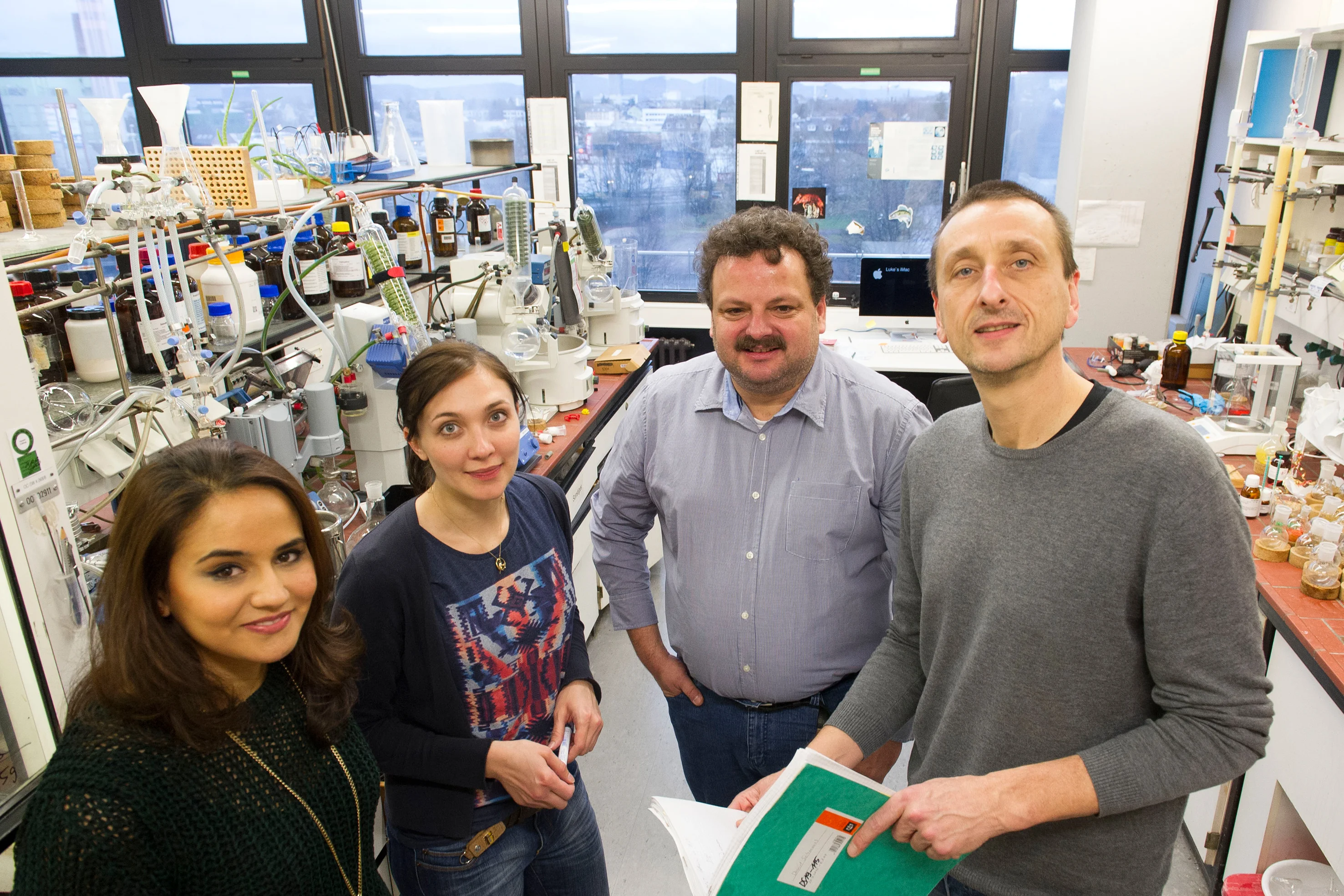 m Labor des Kekulé-Instituts für Organische Chemie und Biochemie der Universität Bonn: