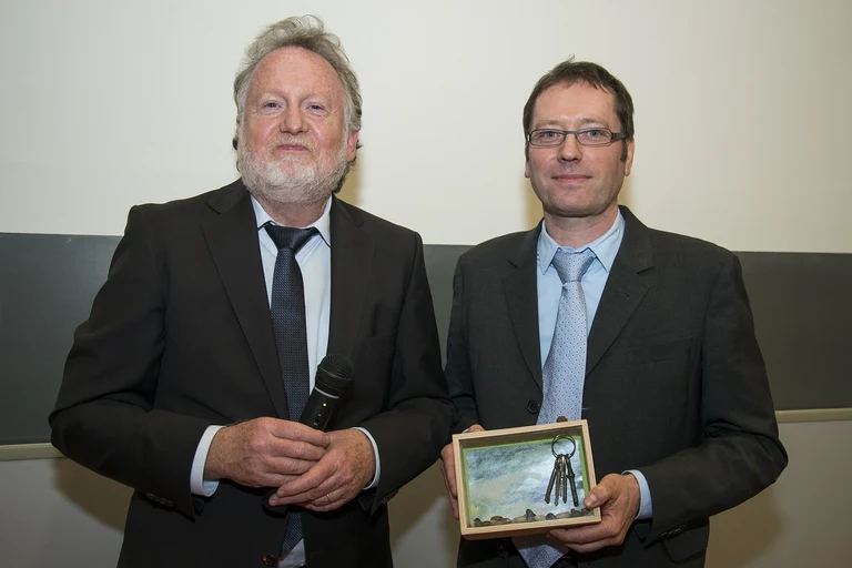 Feierliche Shlüsselübergabe: