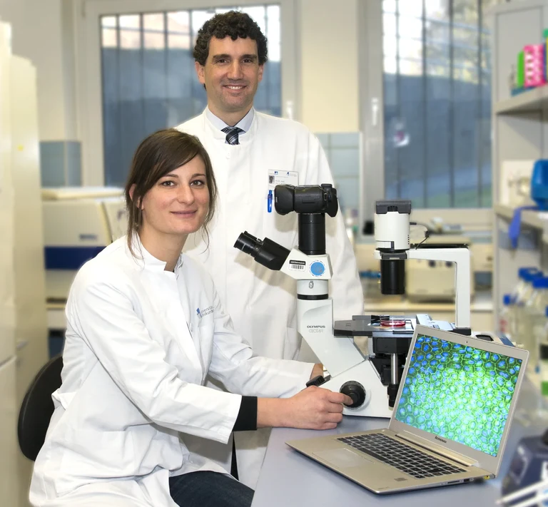 Am Zellkulturmikroskop: