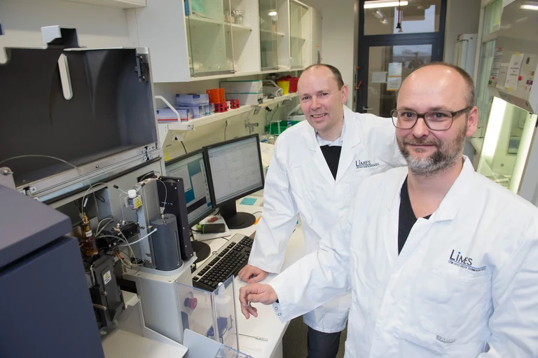 Prof. Dr. Joachim L. Schultze und Dr. Marc Beyer (von links)