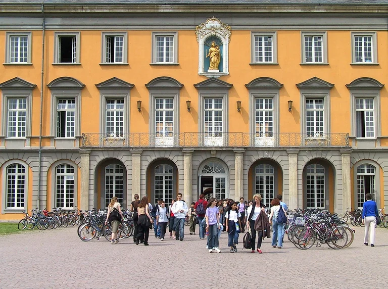 Hofgarten-Eingang-UniBonn-TM.jpg