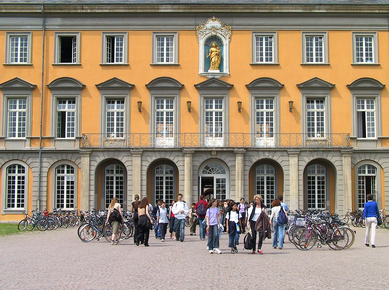 Hofgarten-Eingang-UniBonn-TM.jpg