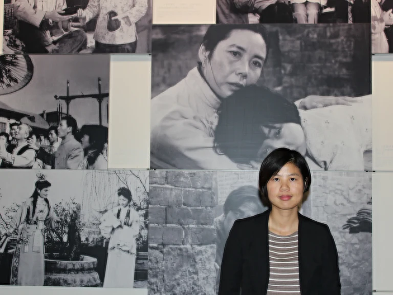 Dr. Meimei Xu im Kino-Museum in Schanghai