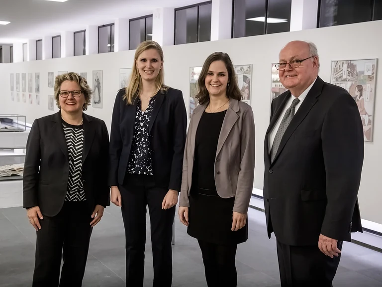 Gruppenbild mit Ministerin