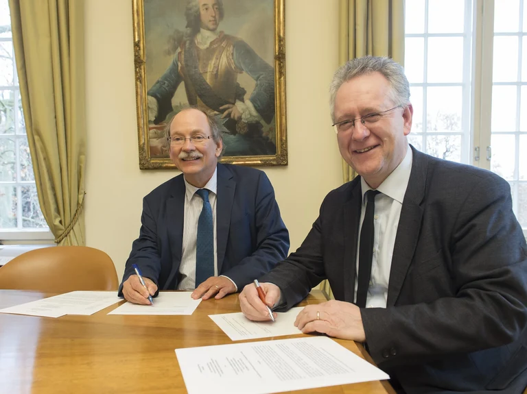 Vertragsunterzeichnung