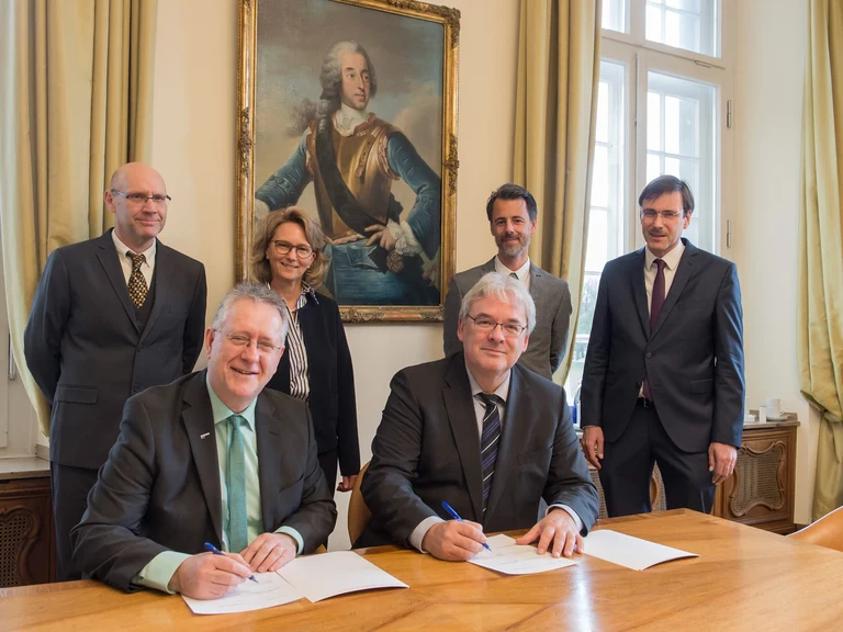 Unterzeichnung des Kooperationsvertrags