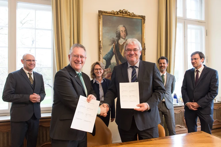 Der Kooperationsvertrag zum BCecon ist unterzeichnet: