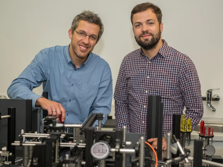 Am Adaptive Optics Scanning Laser Ophthalmoskop: