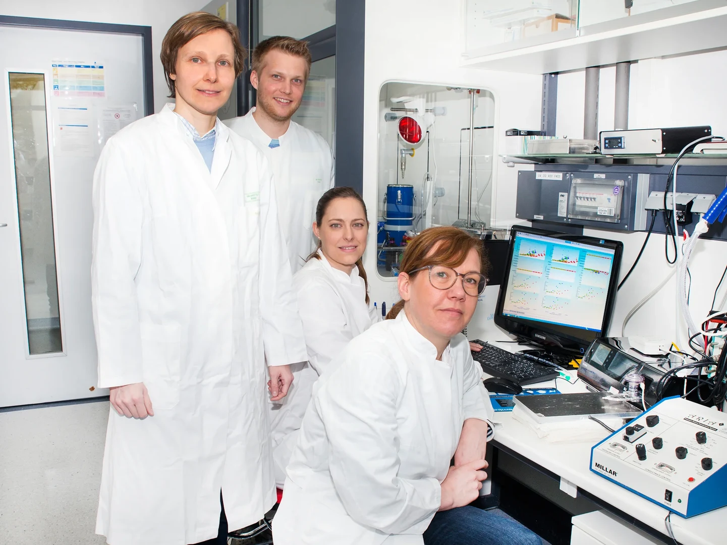 Am Gerät zur Atemwegswiderstandsmessung (von links):