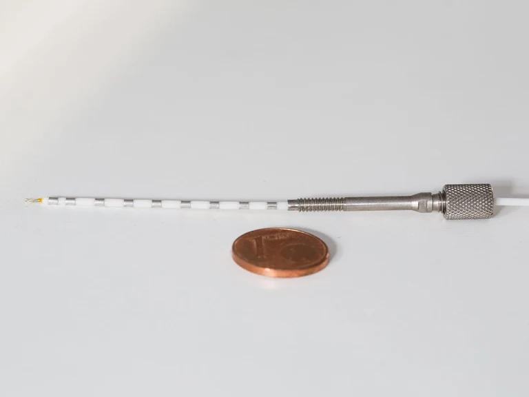 Mit ultrafeinen Elektroden,