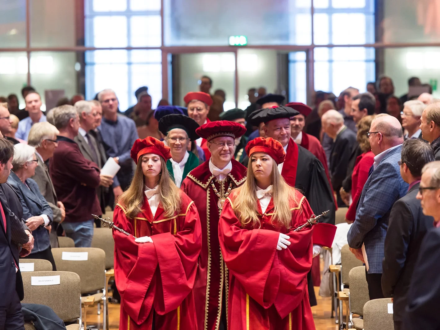 Einzug des Rektorats und der Dekane