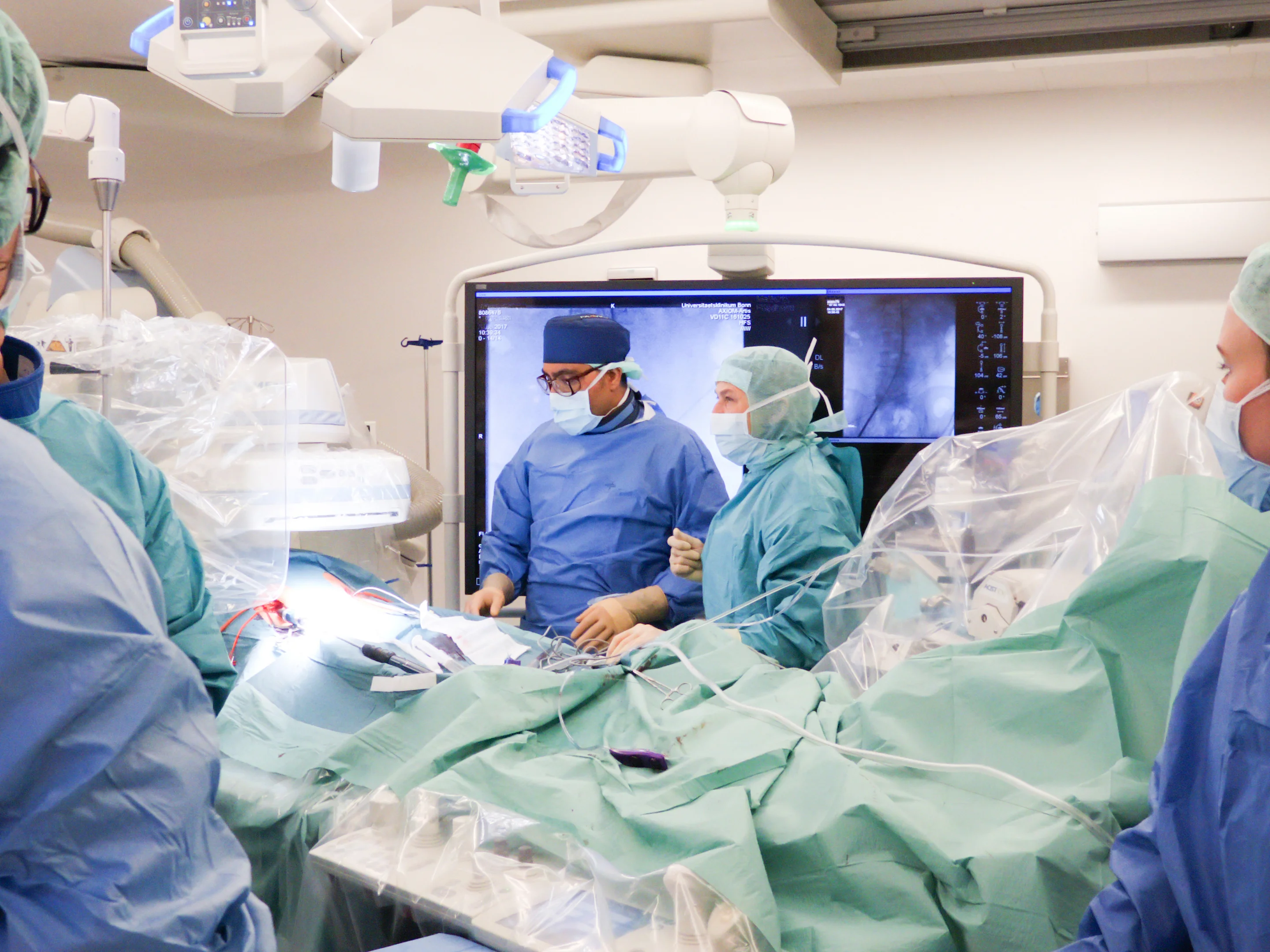 Erfolgreich gegen Aneurysma der Bauchschlagader im hochmodernen Hybrid-OP: