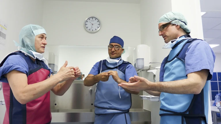 Erfolgreich gegen Aneurysma der Bauchschlagader im hochmodernen Hybrid-OP: