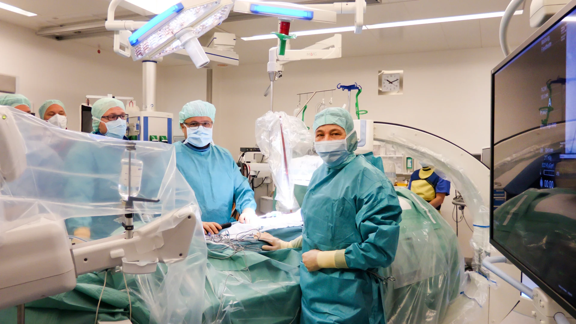 Erfolgreich gegen Aneurysma der Bauchschlagader im hochmodernen Hybrid-OP: