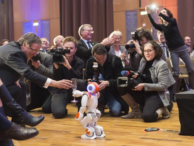 Roboter begrüßt den MP