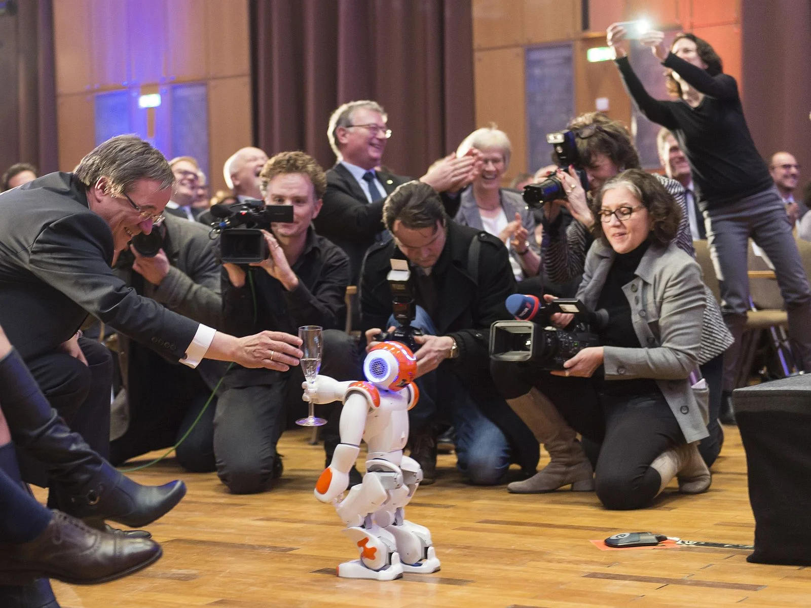 Roboter begrüßt den MP