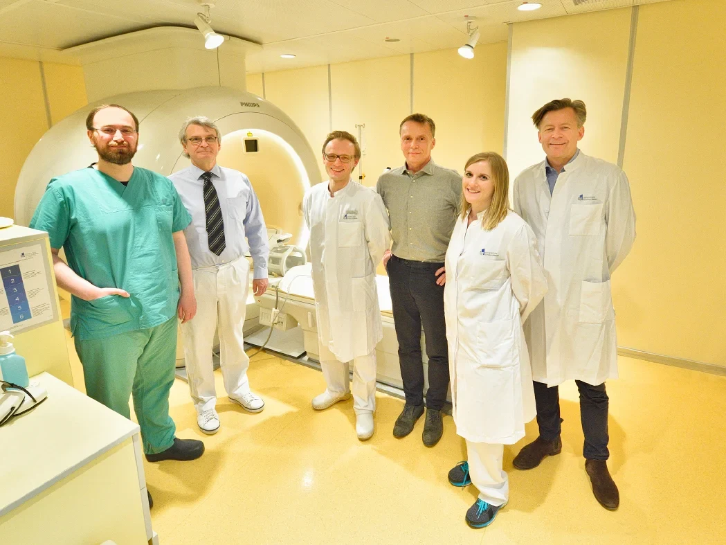 Deutschlandweit erstes Gerät für Magnetresonanz gesteuerten hoch fokussierten Ultraschall bei essentiellen Tremor oder Parkinson-Tremor am Uniklinikum Bonn: