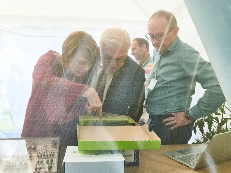 Titel dieser Präsentation am Tag der Offenen Tür beim Bundespräsidenten in der Villa Hammerschmidt:  "Essen und gegessen werden"