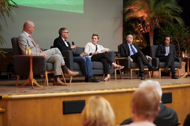 Podiumsdiskussion (von links):