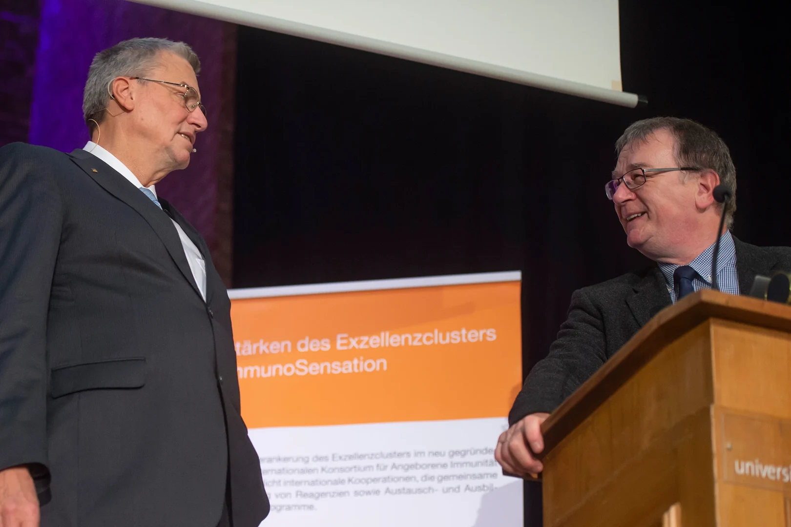 Bei der Begrüßung: