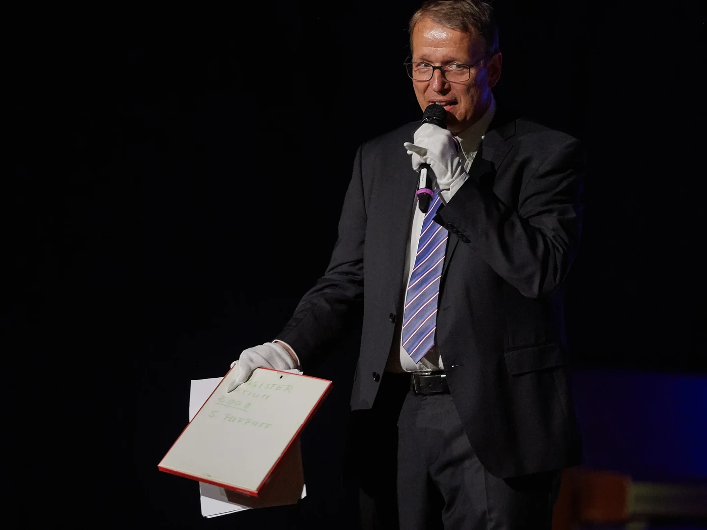 Mit einer launigen Rede