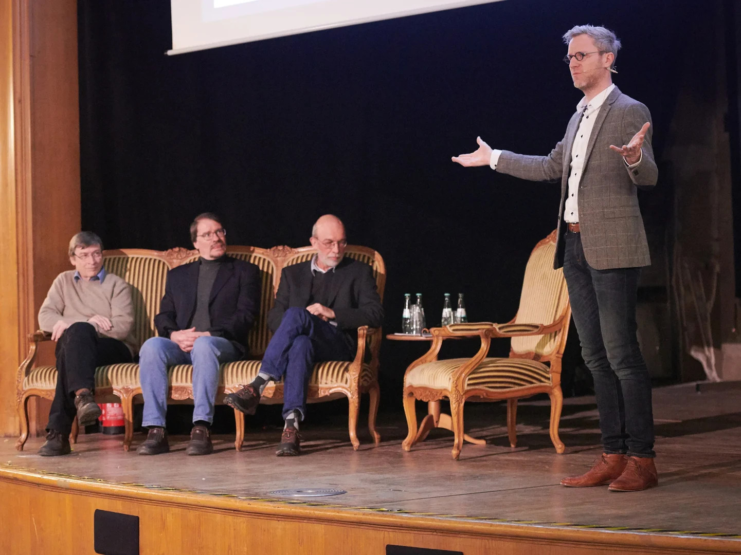 Auf der Bühne (von links):