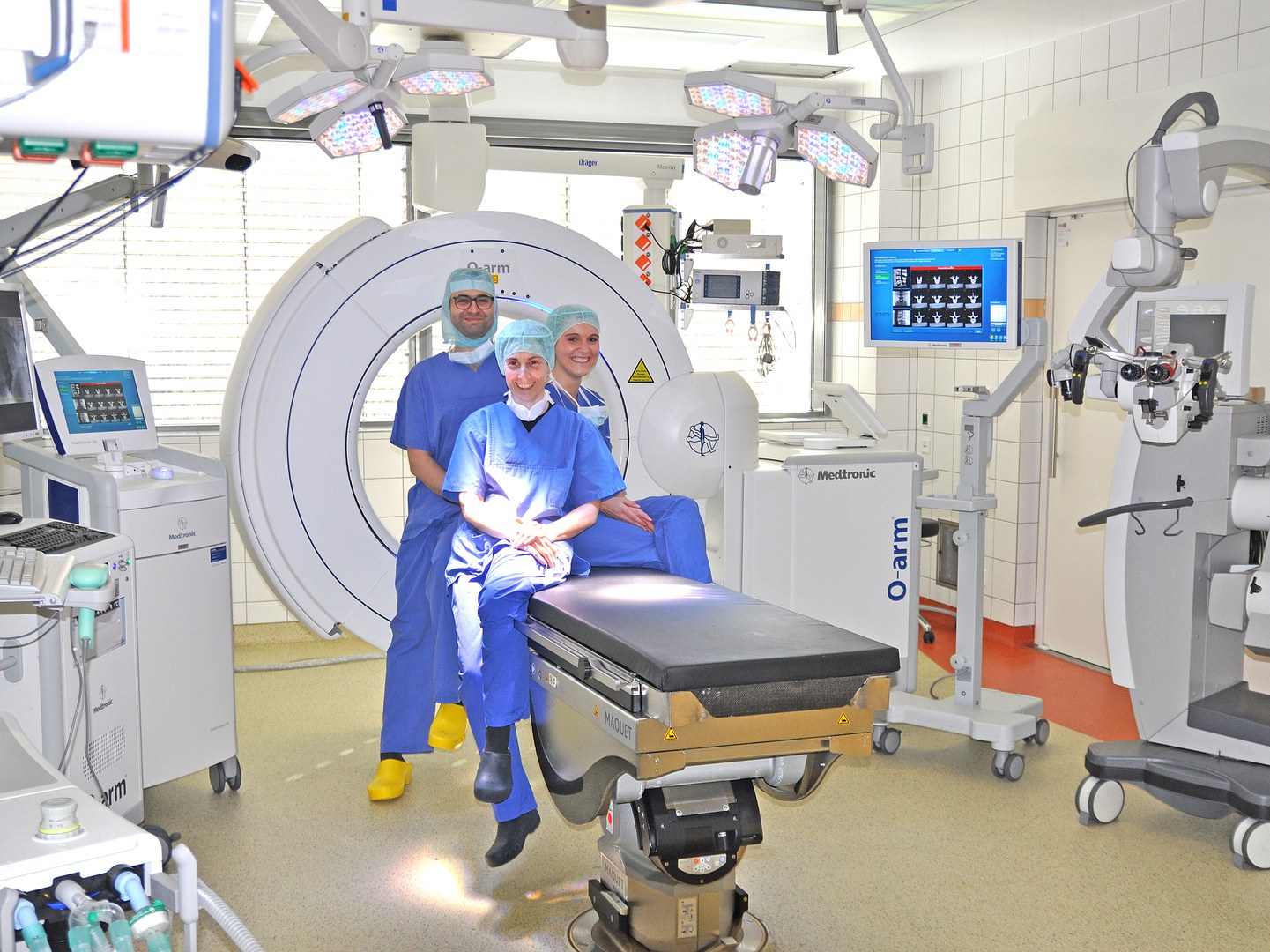 Neues mobiles, intraoperative Röntgensystem für Wirbelsäulenchirurgie am Universitätsklinikum Bonn: