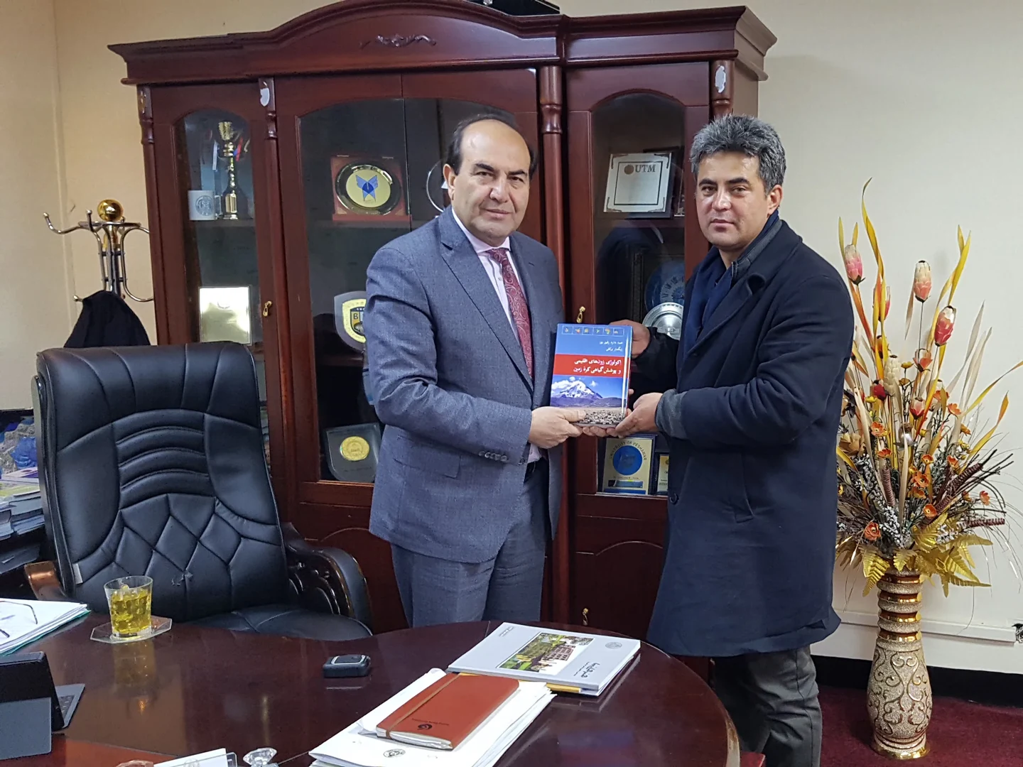 Feierliche Buchübergabe an der Universität Kabul: