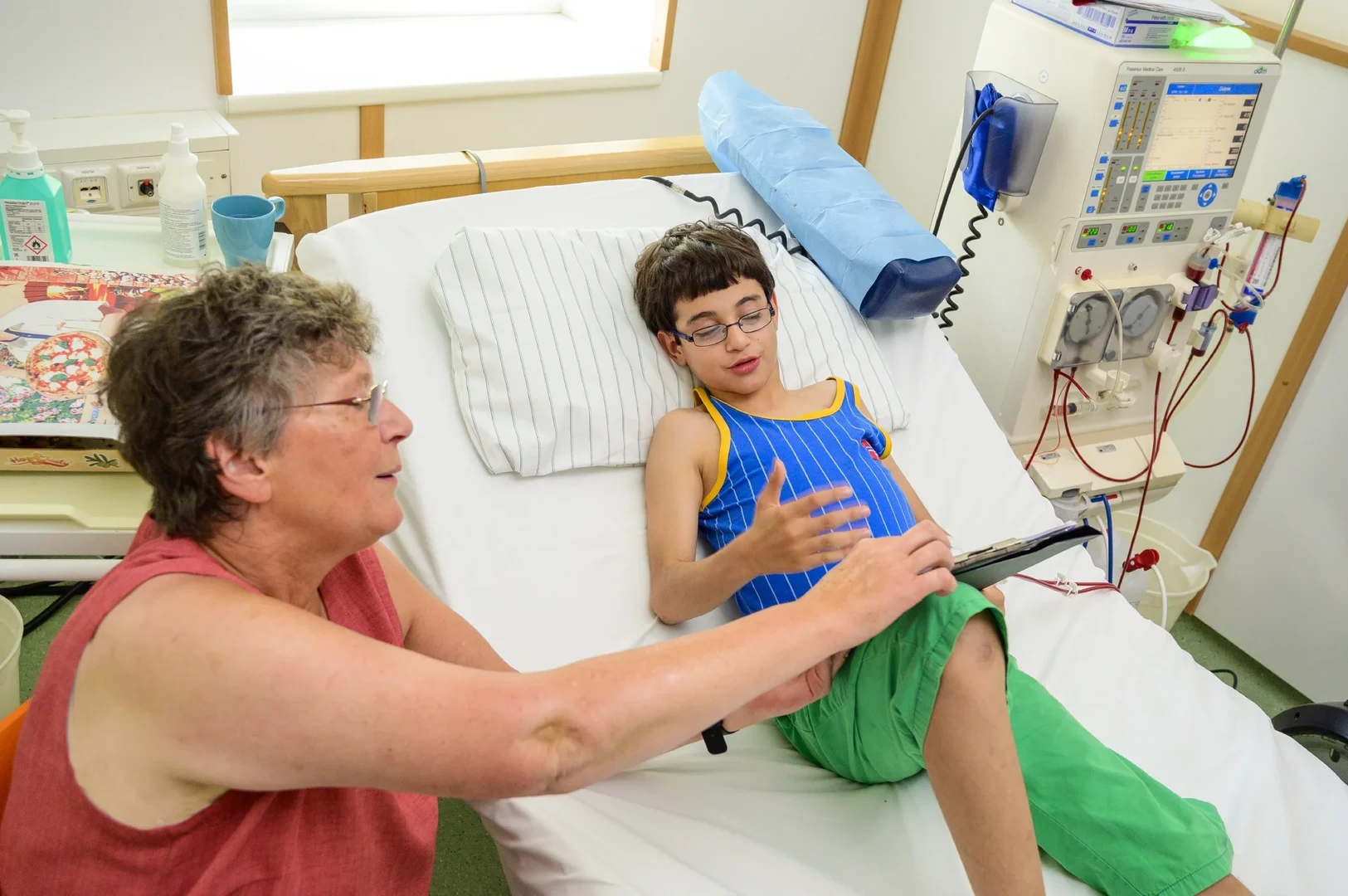 Spende der Ursula-Rahman-Stiftung fördert Projekt „Dialysezeit“ für nierenkranke Kinder und Jugendliche: