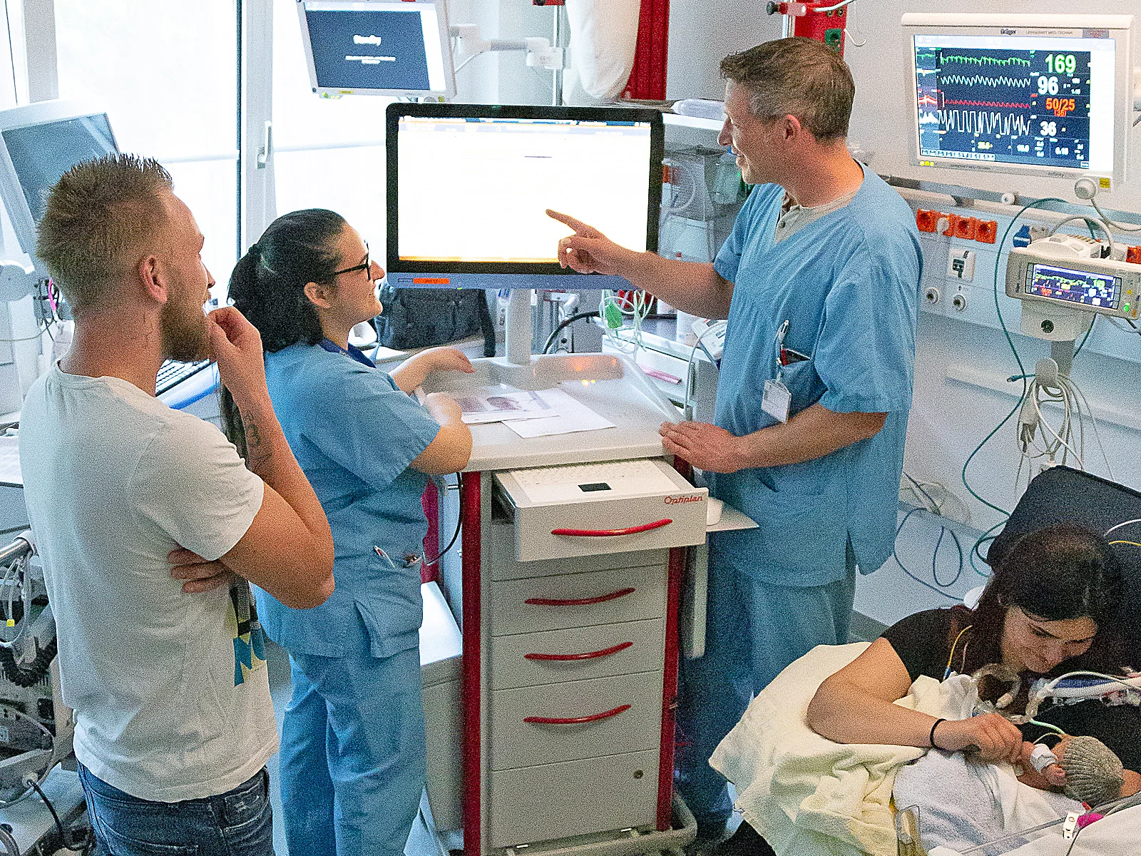 Angehörigenfreundliche Intensivpflegestation (NIPS) in der Neonatologie am Universitätsklinikum Bonn: