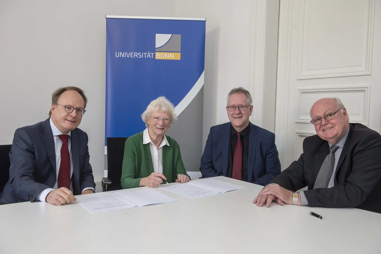 Vertragsunterzeichnung