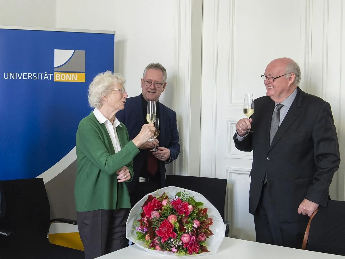 Anstoßen auf den neuen Stiftungsfonds