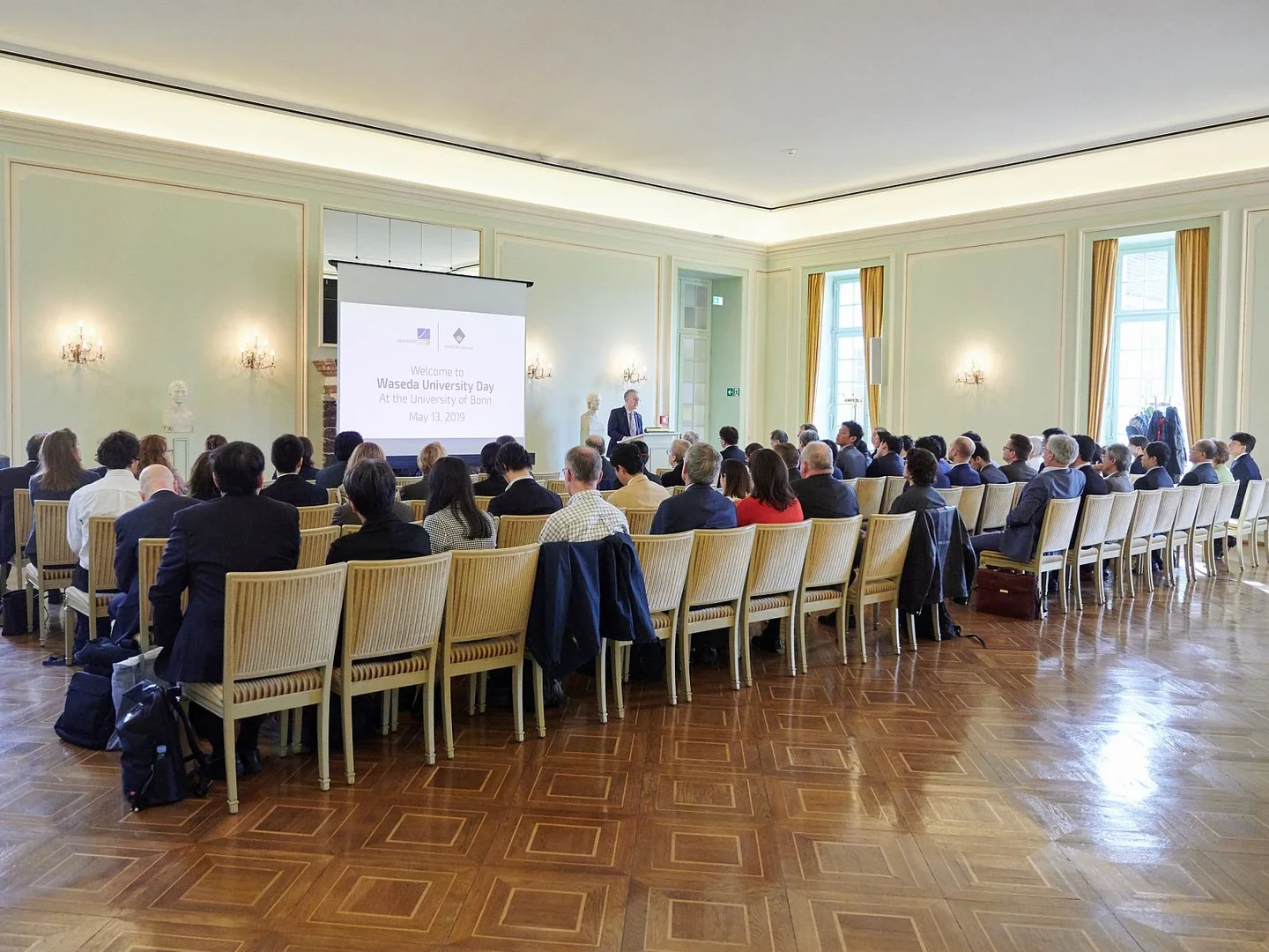 Im Festsaal der Universität
