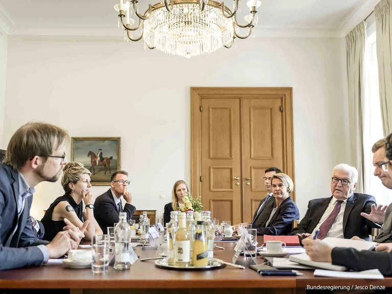 Autoren der Demokratie-Reihe in Schloss Bellevue