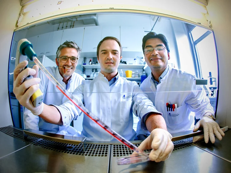 Andreas Zietzer (Mitte), Felix Jansen (links) und Rabiul Hosen (rechts)