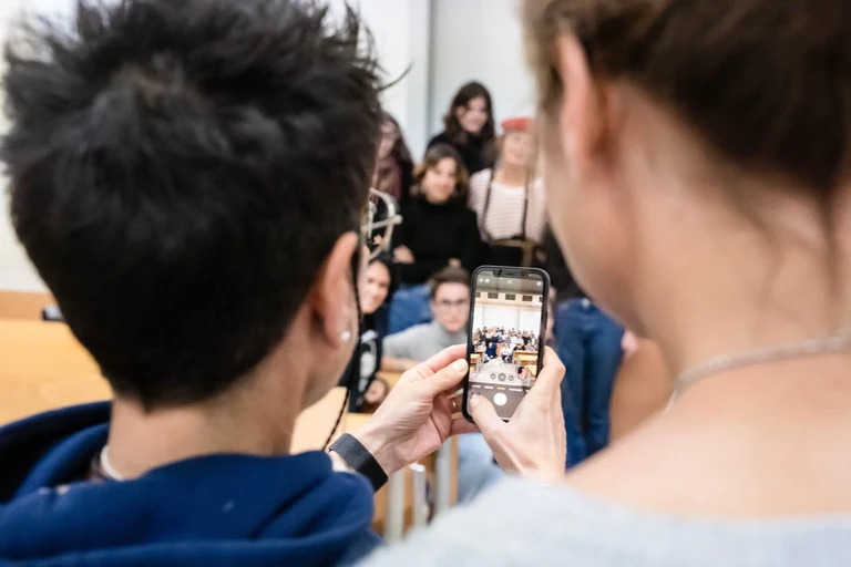 Nach dem Blockseminar gab es ein Gruppenfoto für Dunja Hayalis Instagram-Kanal.