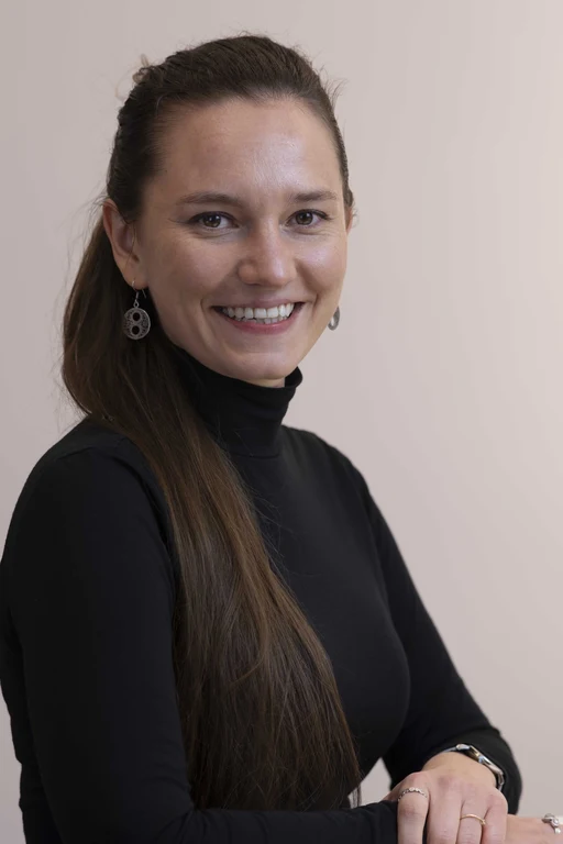 Elivra Mass forscht zur Wirkweise von Mikroplastik auf das Gehirn.