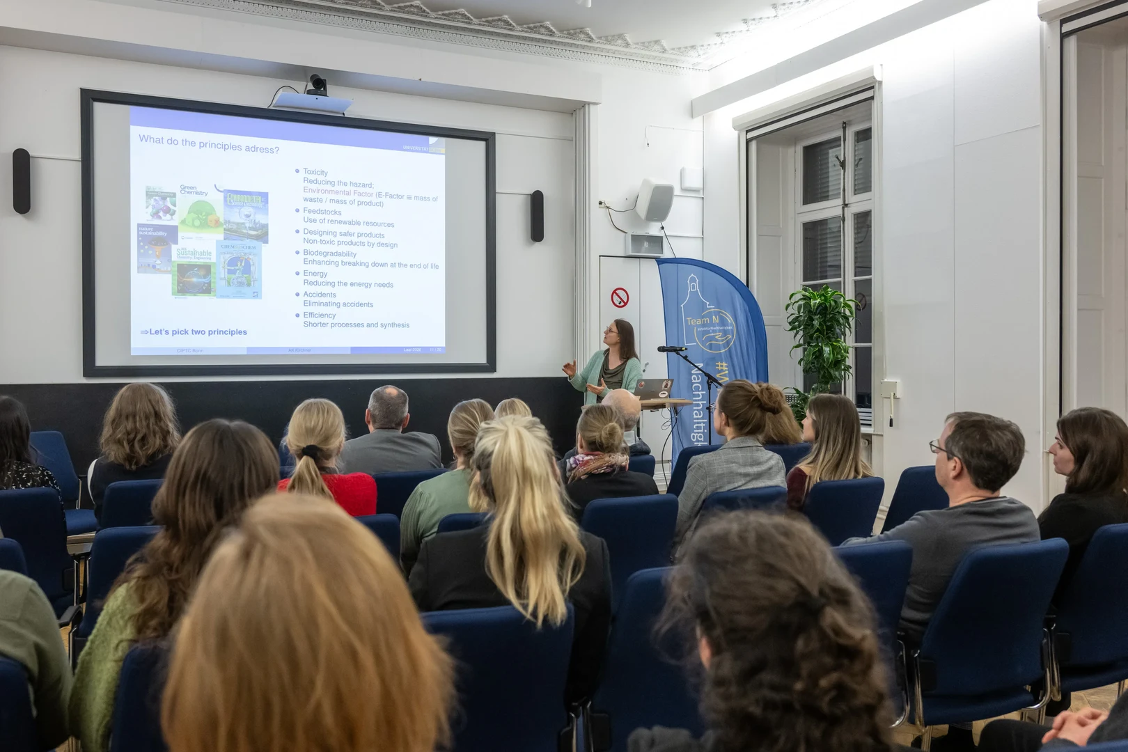 The presentation ceremony for the certificates attracted great interest, not only from the participants in the pilot phase but also from laboratories keen to achieve certification in the future
