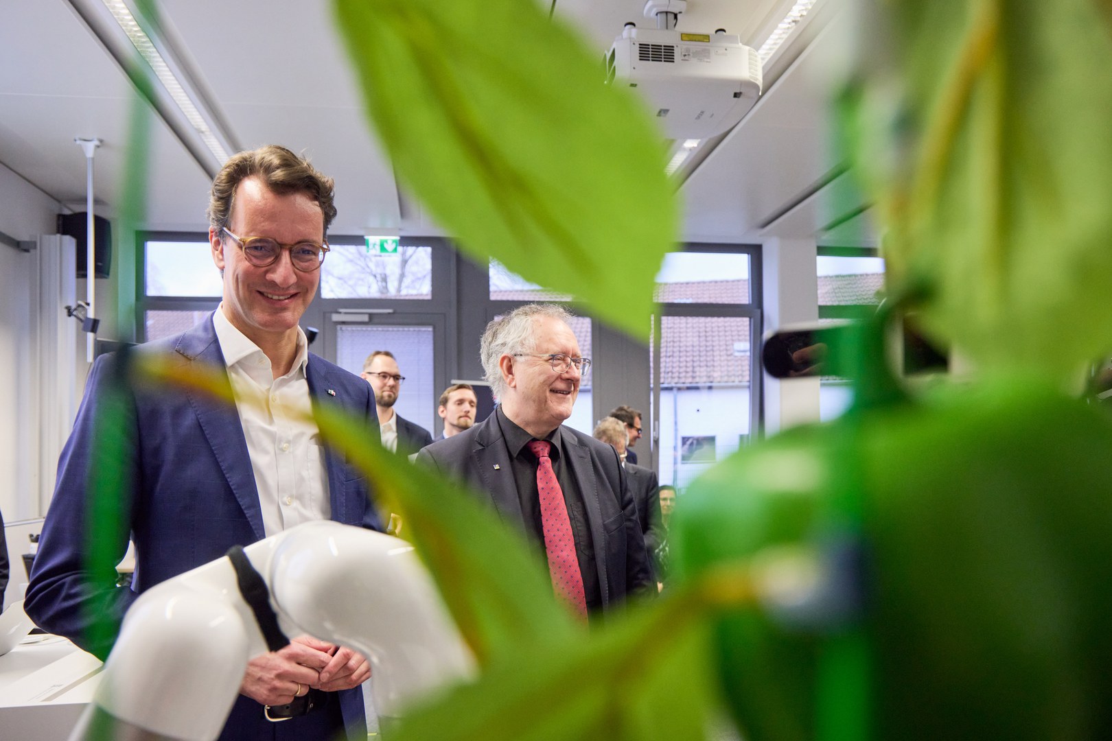 NRW state premier Wüst visiting the Humanoid Robots Lab at the University of Bonn.
