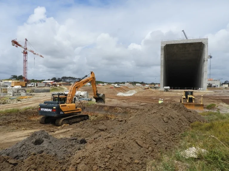 Clearing of the 130-115,000-year-old fossiliferous layer