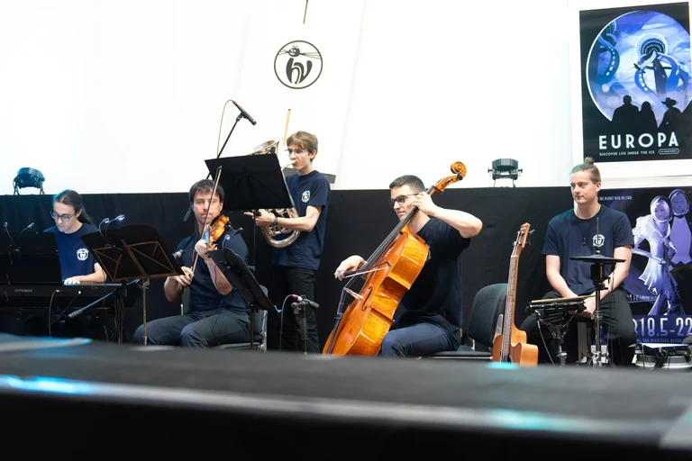 As with “Planetamos”