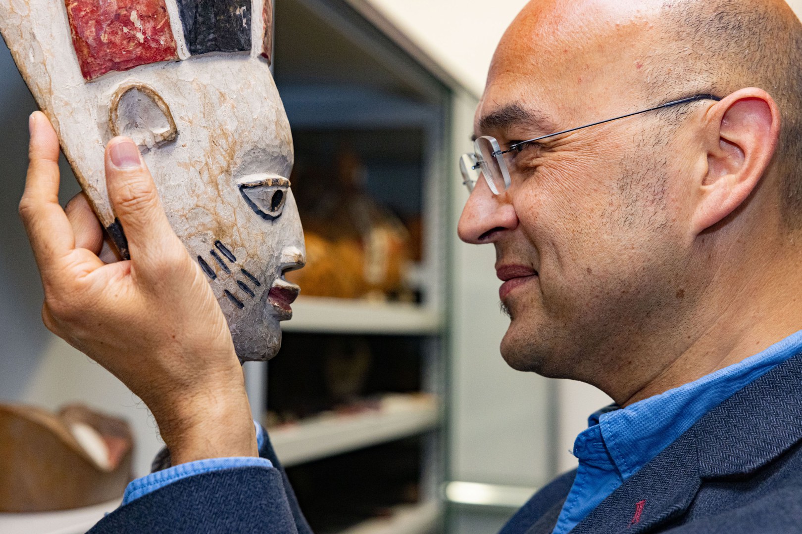Anthropologist Prof. Dr. Paul Basu is a new Hertz Professor at the University of Bonn. The starting point for his work is a critical engagement with the heritage of Western knowledge production, especially as it is reflected in scientific archives and collections.